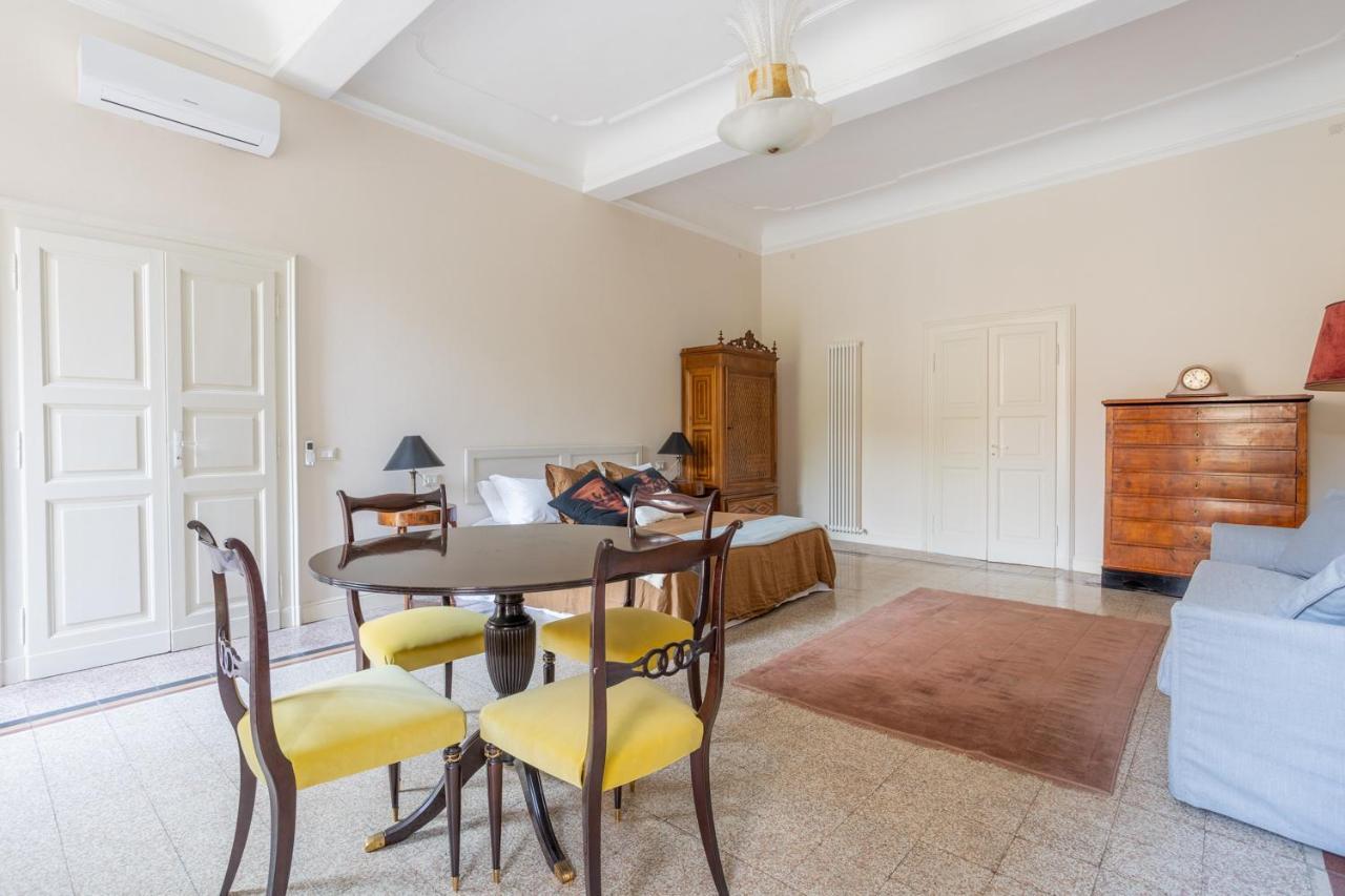 Palazzo Sabbioni Suite Del Conte Elegant Suite In Old Monastery City Center Феррара Экстерьер фото